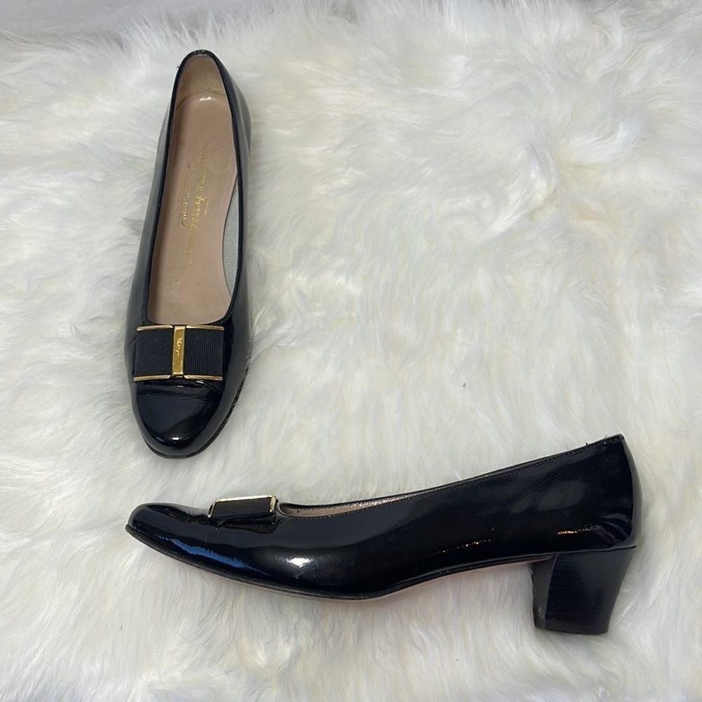 Salvador Ferragamo Vintage Black Patent Leather Low Heels Sz 8 Narrow Width